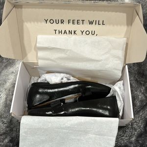 NEW in box - Birdies Blackbird Licorice Leather Size 8